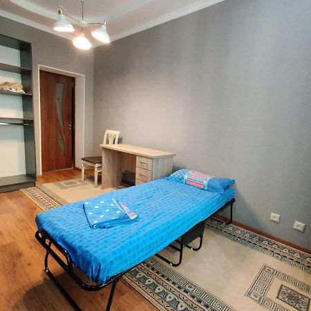 Комната В 4Х Комнатной Квартире Almaty Bagian luar foto