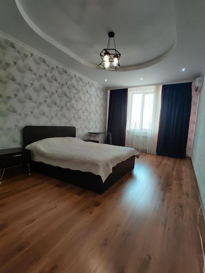 Комната В 4Х Комнатной Квартире Almaty Bagian luar foto