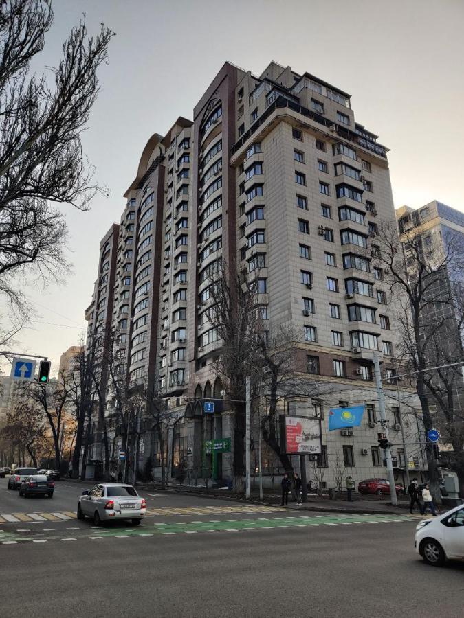 Комната В 4Х Комнатной Квартире Almaty Bagian luar foto