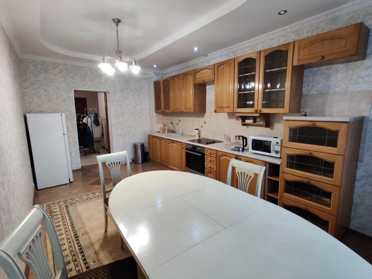 Комната В 4Х Комнатной Квартире Almaty Bagian luar foto