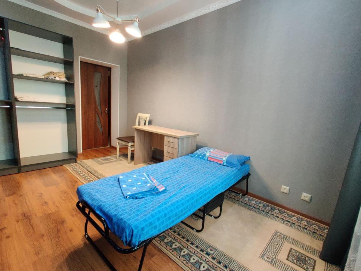 Комната В 4Х Комнатной Квартире Almaty Bagian luar foto