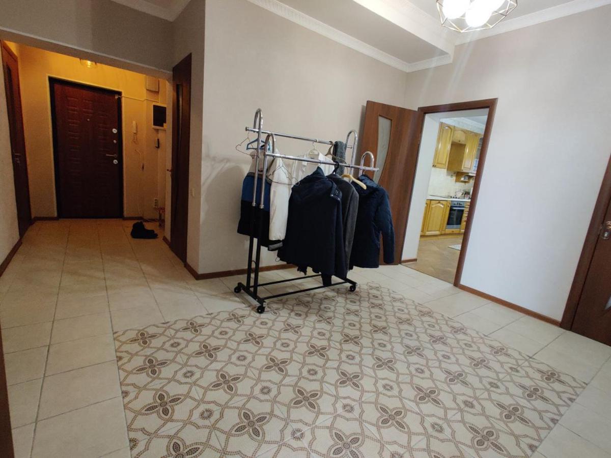 Комната В 4Х Комнатной Квартире Almaty Bagian luar foto
